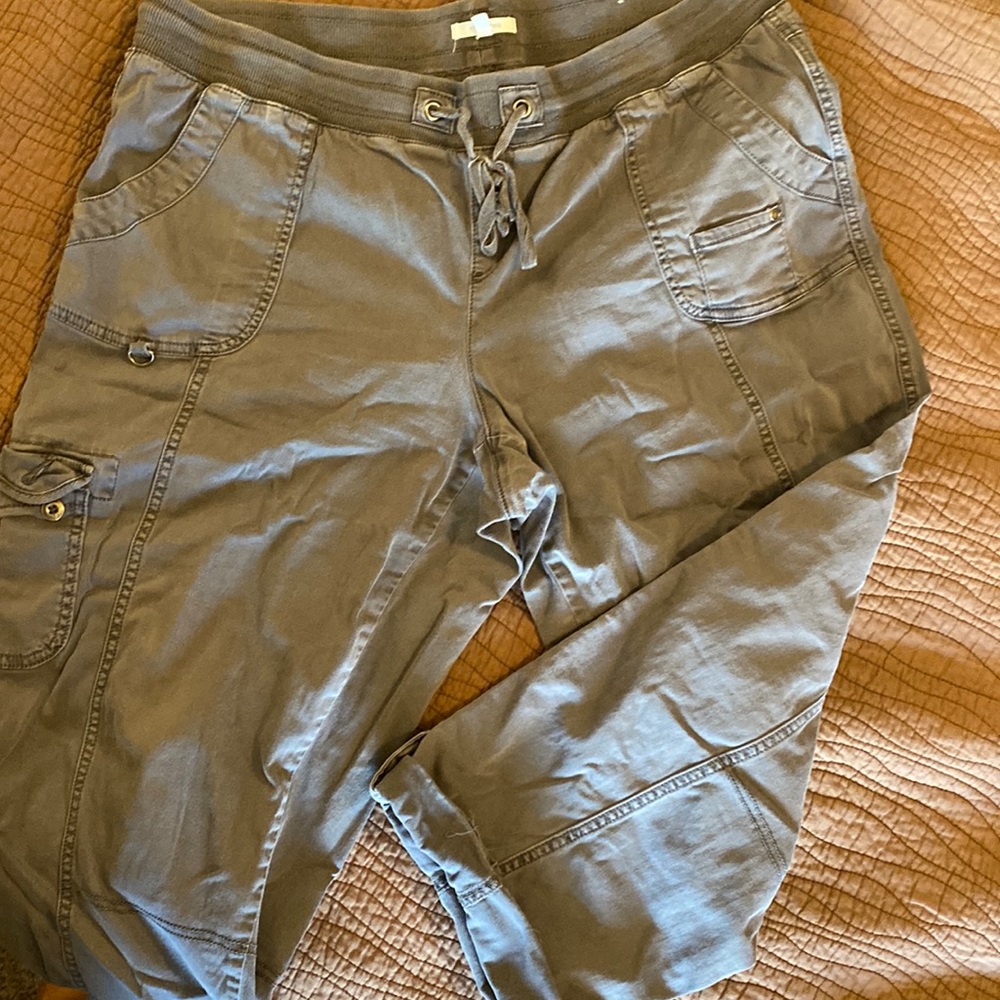 Grey capris